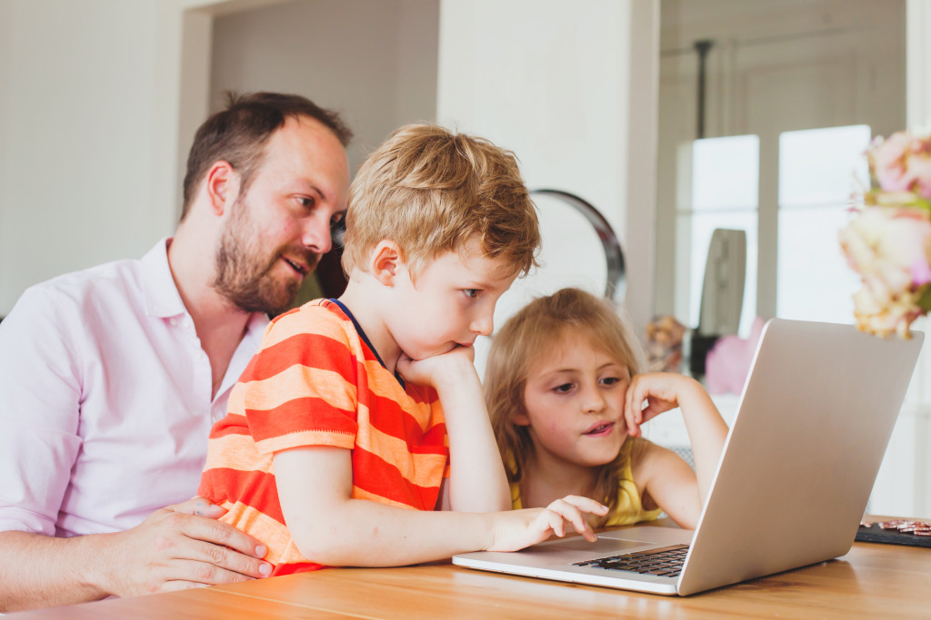 child using a laptop